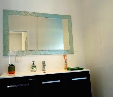 East Victoria Park House | Cozy and Peaceful home surrounding by cafes and restaurants
