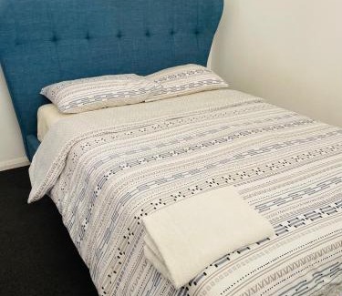 East Victoria Park House | Cozy and Peaceful home surrounding by cafes and restaurants