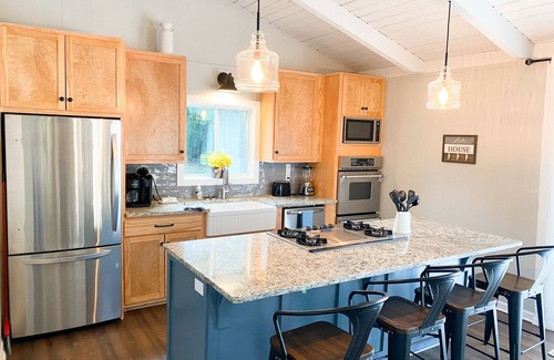 Westminster House | Cozy and Quiet Lake House- 30 Minutes from Clemson