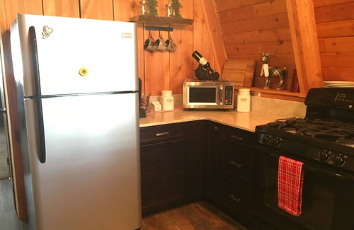 Meadow View Heights Cabin | Cozy and rustic cottage in Duck Creek Village