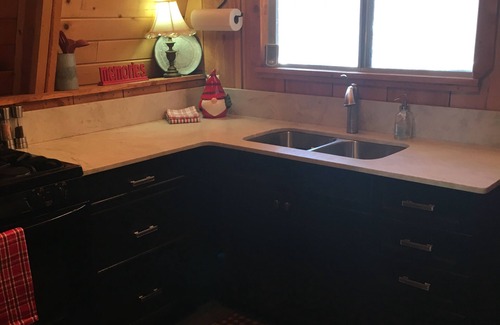 Meadow View Heights Cabin | Cozy and rustic cottage in Duck Creek Village