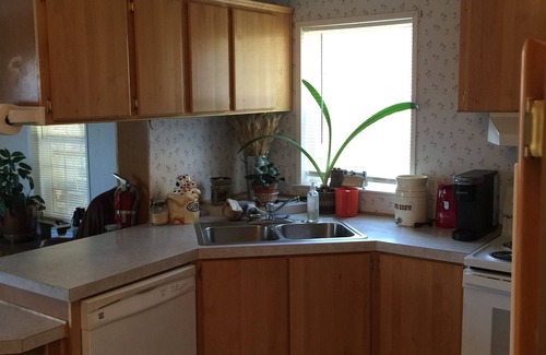 Wellpinit House | Cozy and Rustic Getaway Away From the Hustle and Bustle!