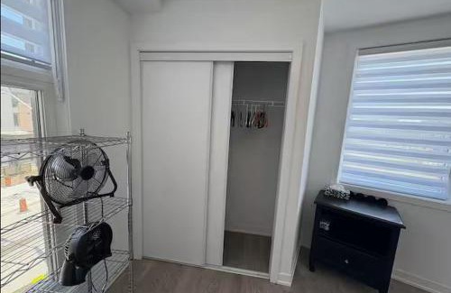 Lawrence Heights House | Cozy and Snug Room near Yorkdale