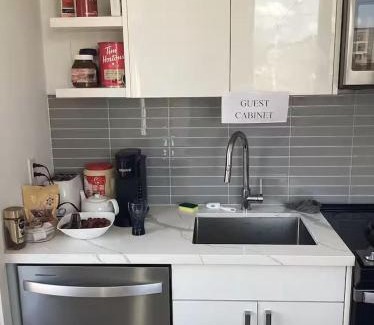 Lawrence Heights House | Cozy and Snug Room near Yorkdale