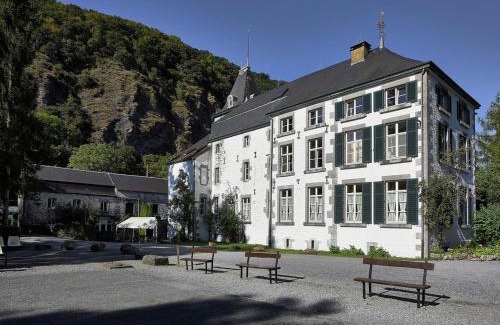 Aywaille House | Cozy Apartment in a 16th Century Castle, cleaning included