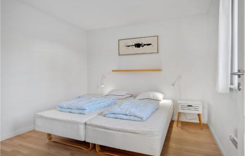 Sandkaas Apartment | Cozy Apartment In Allinge With Wifi