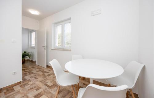 Imotski Apartment | Cozy Apartment In Donji Vinjani