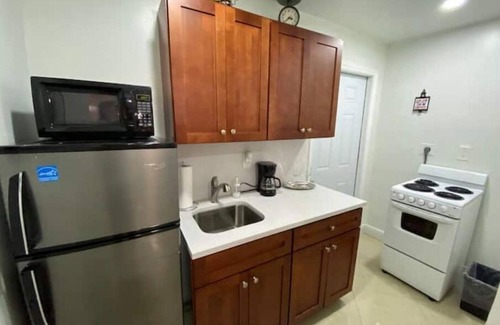 Hialeah Apartment | Cozy Apartment in Hialeah Miami lnt. Airport