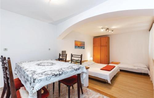 Jadranovo Apartment | Cozy Apartment In Jadranovo