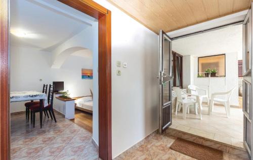 Jadranovo Apartment | Cozy Apartment In Jadranovo