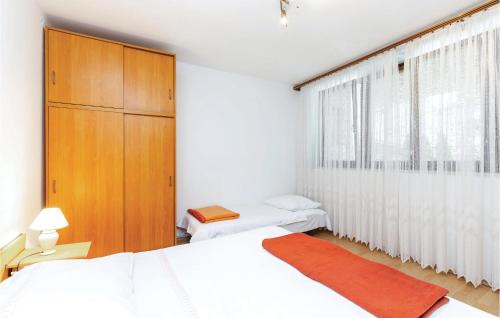 Jadranovo Apartment | Cozy Apartment In Jadranovo
