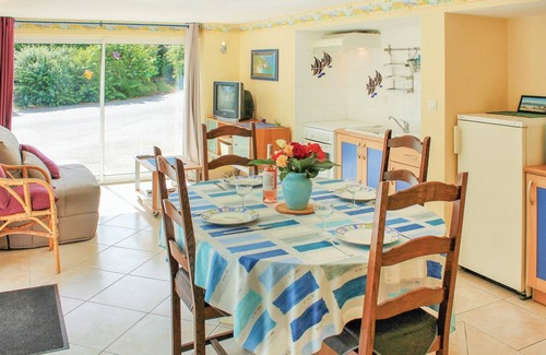 Muzillac Apartment | Cozy apartment in Muzillac with WiFi