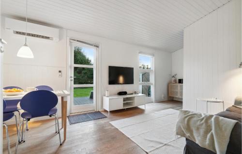 Dueodde Apartment | Cozy Apartment In Nexø With Kitchen