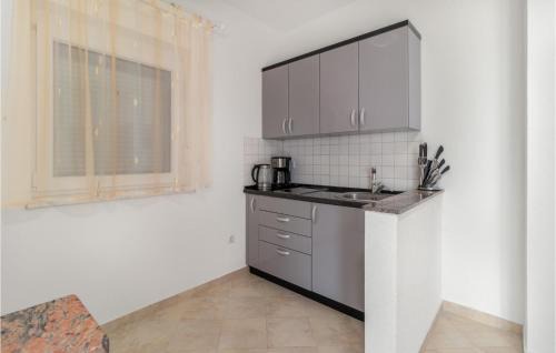 Cesarica Apartment | Cozy Apartment In Ribarica - Karlobag