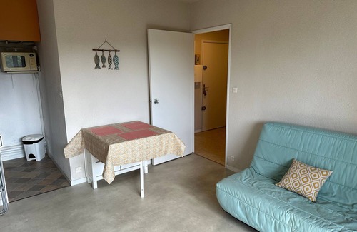 Le Penon Apartment | Cozy Apartment in Seignosse, 300m from Ocean, with Balcony and Private Garage