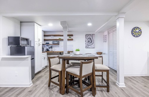 Forest Park Apartment | Cozy Apartment, Mins to Airport