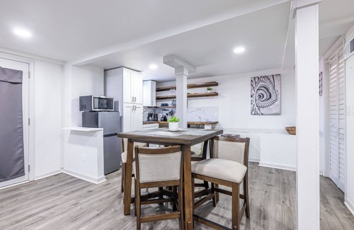Forest Park Apartment | Cozy Apartment, Mins to Airport
