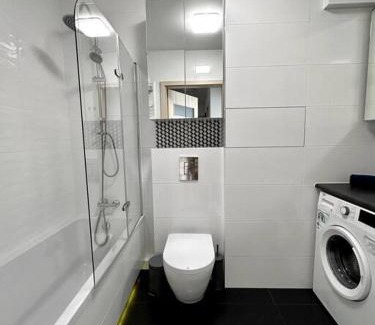 Fabryczna Apartment | Cozy apartment near Magnolia - Private Parking