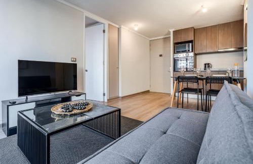 Independencia Apartment | Cozy Apartment with AC Steps from Metro Hospitales
