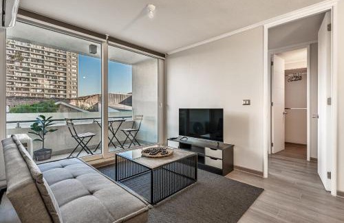 Independencia Apartment | Cozy Apartment with AC Steps from Metro Hospitales