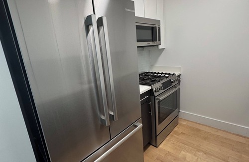 Hunters Point Apartment | Cozy apartment with, East River Views & NYC Skyline! In a luxurious neighborhood