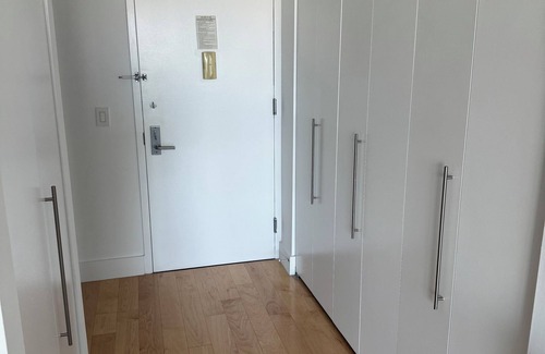 Hunters Point Apartment | Cozy apartment with, East River Views & NYC Skyline! In a luxurious neighborhood