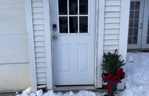 Stratton and Bromley Ski Areas Apartment | Cozy Apartment with Private Entrance 3 minutes from Stratton