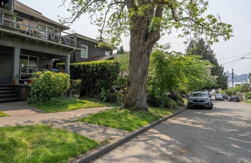 Wallingford Apartment | Cozy APT close to UW and Water