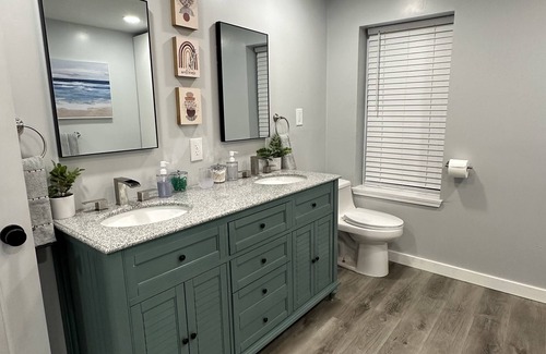 Avoca Apartment | Cozy Apt-XL Luxury Bath-3 min from Airport /i81