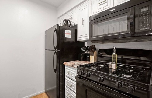 Brentwood Apartment | Cozy ATX Studio!|Easy for ACL, F1, Etc!
