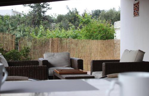 Plaka House | Cozy Backyard House