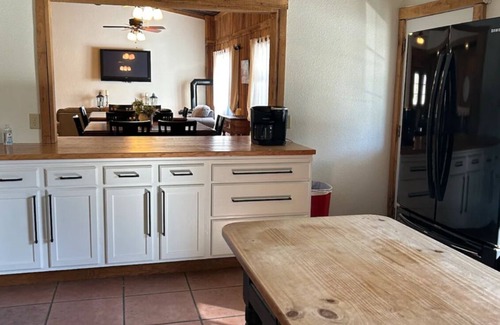 Mountain Home House | Cozy Barn Retreat - sleeps 25!