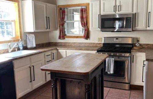 Mountain Home House | Cozy Barn Retreat - sleeps 25!