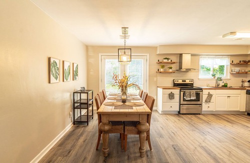Bayview Cottage | Cozy Bay Cottage private backyard blocks from beach!