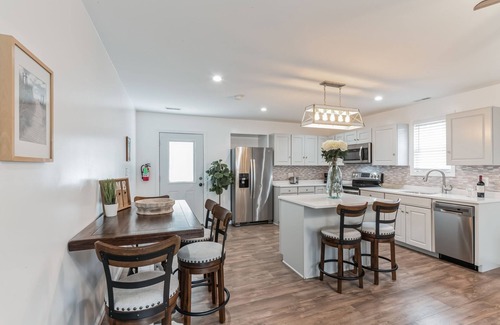 Villas House | Cozy Beach Cottage just minutes from historic Cape May Pet Friendly!