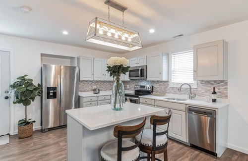 Villas House | Cozy Beach Cottage just minutes from historic Cape May Pet Friendly!