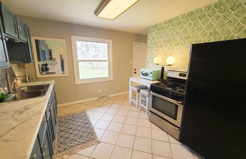Miller Beach Cottage | Cozy beach cottage near West Beach.