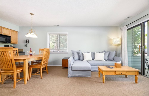 Williamsburg Condo | Cozy Beach Front Condo | AC | Beach | Waterfront |