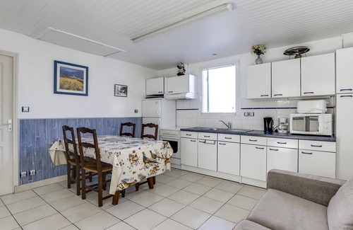 Biscarrosse Plage House | Cozy Beach House: Steps from Center, 400m to Ocean, Sleeps 6