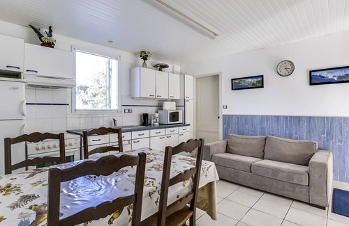 Biscarrosse Plage House | Cozy Beach House: Steps from Center, 400m to Ocean, Sleeps 6