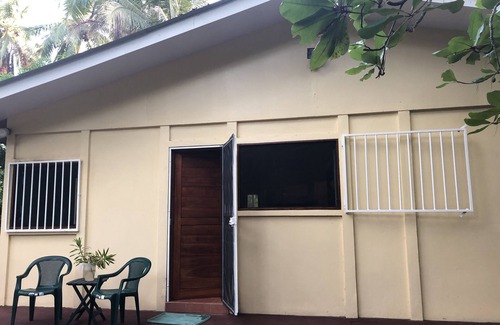Parrita Cottage | Cozy Beachfront Eco Bungalow! Cottage de los Palmas