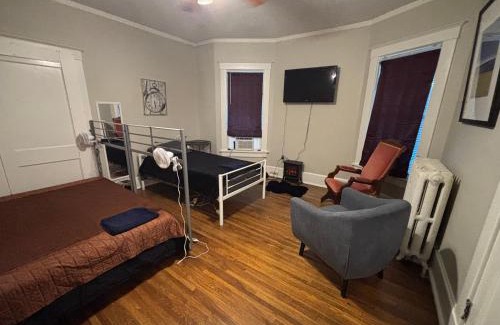 Crosstown Hotel | Cozy Bears Bunkers Manor & Carpe Diem Spa