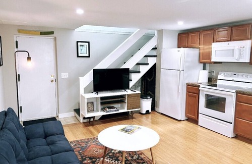 Shaw House | Cozy Bohemian Carriage House in Shaw
