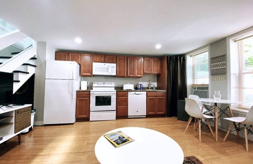 Shaw House | Cozy Bohemian Carriage House in Shaw