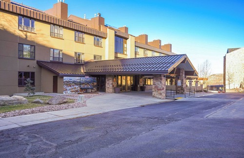 Brian Head Apartment | Cozy Brian Head Condo: Walk to Navajo Express Lift