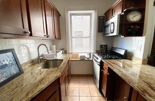 Ditmars Steinway House | Cozy Brick Apartment Near Everything!