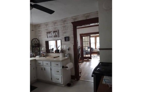 Lorain Condo | Cozy Brick Bungalow off Broadway