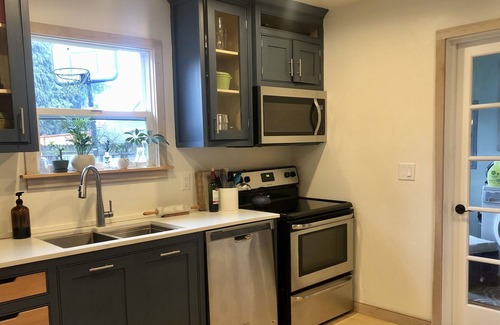 Eugene House | Cozy & Bright, close to airport & downtown