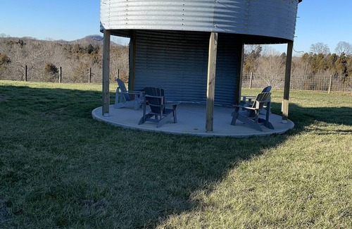 Loretto House | Cozy building in charming Loretto with WiFi, AC