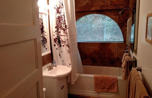 Geyserville Other | Cozy Cabernet Cabin